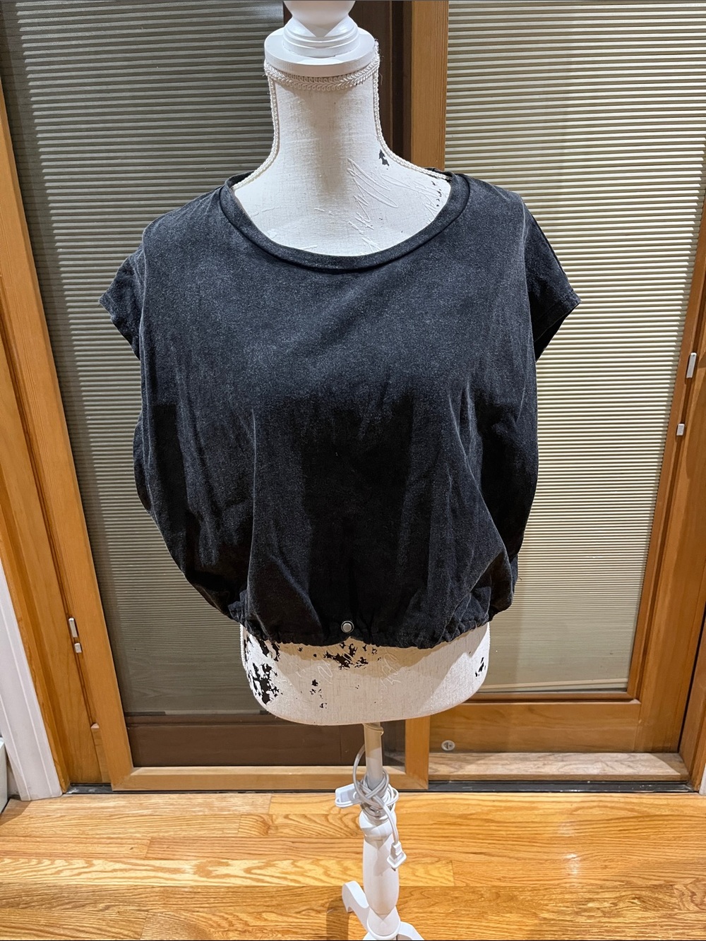 Ee:some cropped black top. - size small